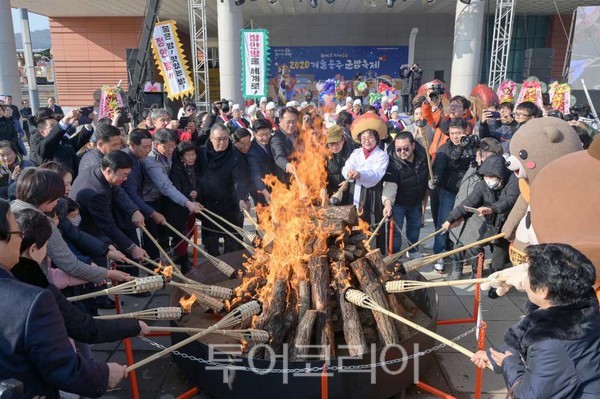 주말에 군밤 구워 먹는 재미 빠져볼까!.‘겨울공주 군밤축제’ 오늘 팡파르!