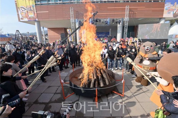 주말에 군밤 구워 먹는 재미 빠져볼까!.‘겨울공주 군밤축제’ 오늘 팡파르!