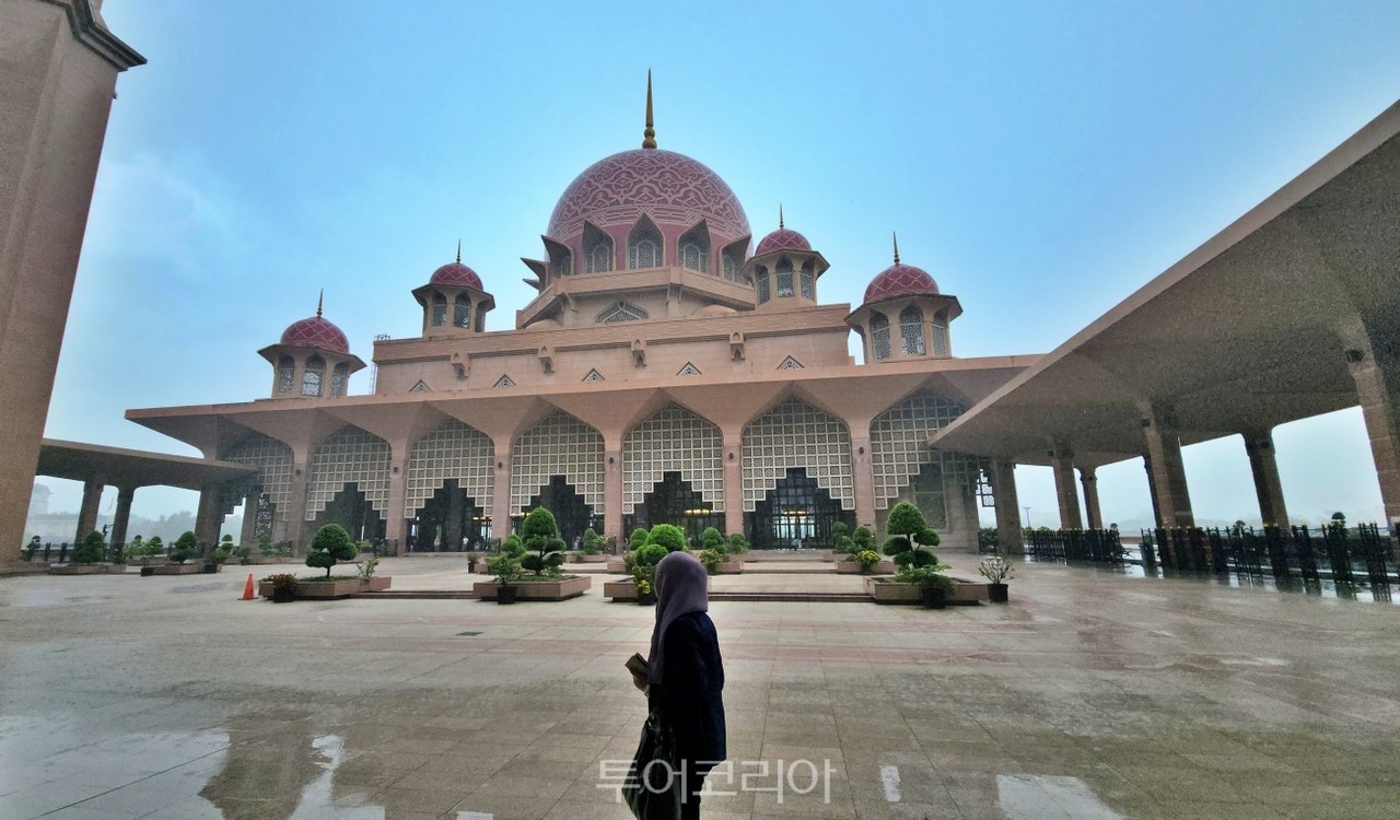 ‘푸트라 모스크