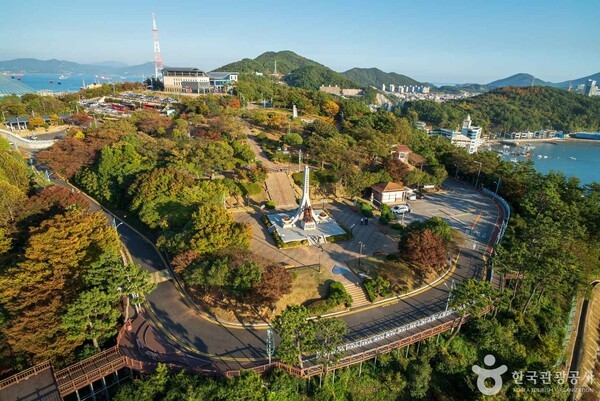 숲속바다풍경 이미지