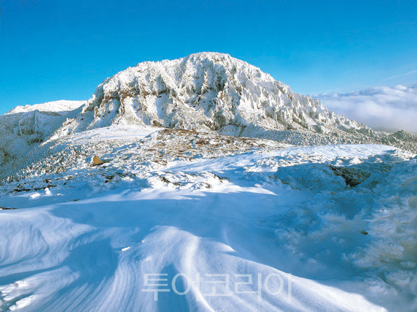 <b>폭설</b>로 통제됐던 <b>제주</b> 한라산 백록담 17일 재개방