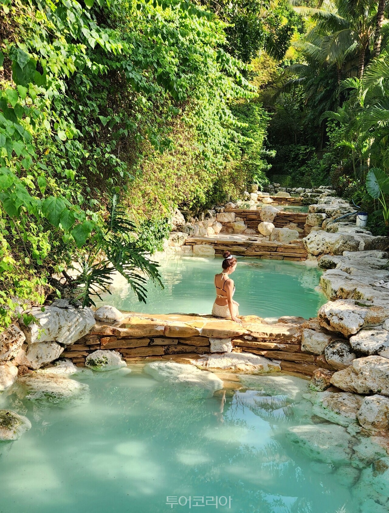 더엣지리조트에서 허니문을 즐기고 있는 커플