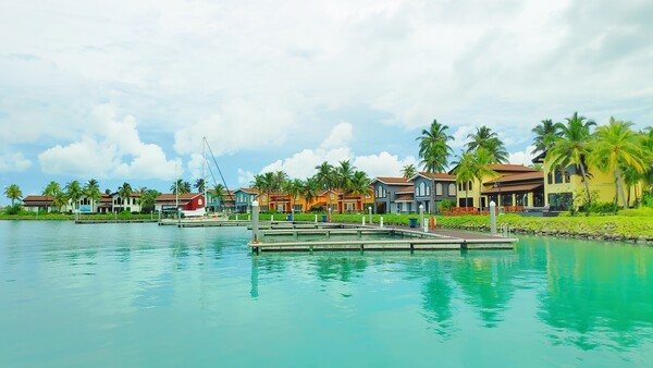 다이닝, 쇼핑, 클럽 등 다양한 공간을 갖추고 있는 더 마리나