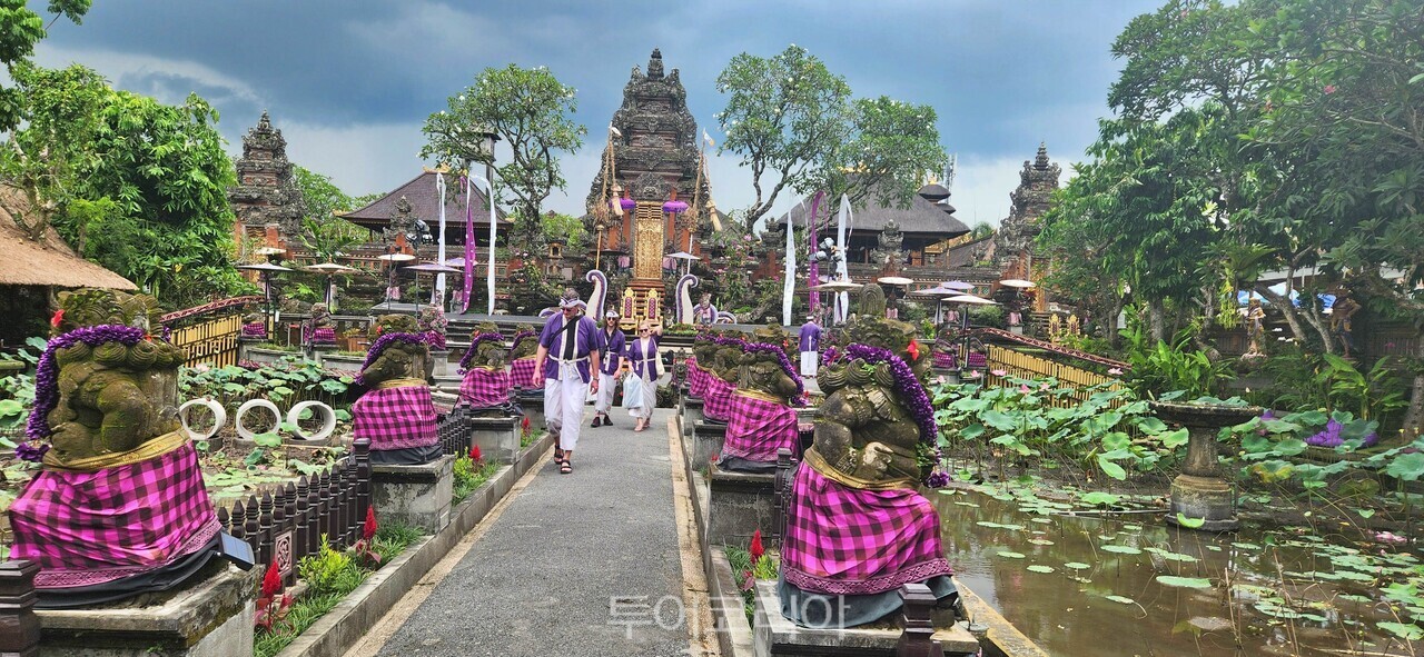 따만 사라스와띠 사원