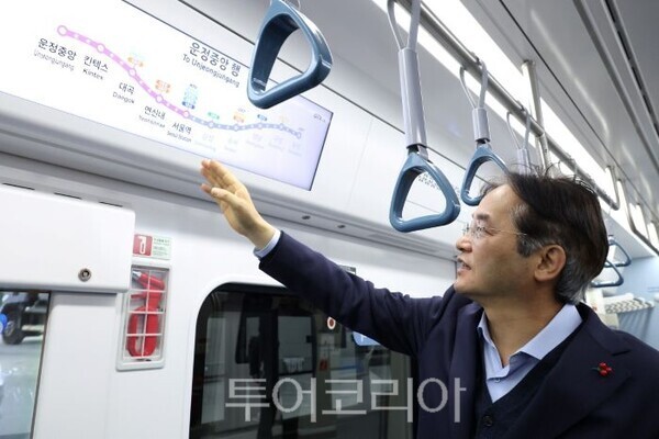 GTX-A열차에 탑승한 이동환 시장/투어코리아뉴스 정명달 기자