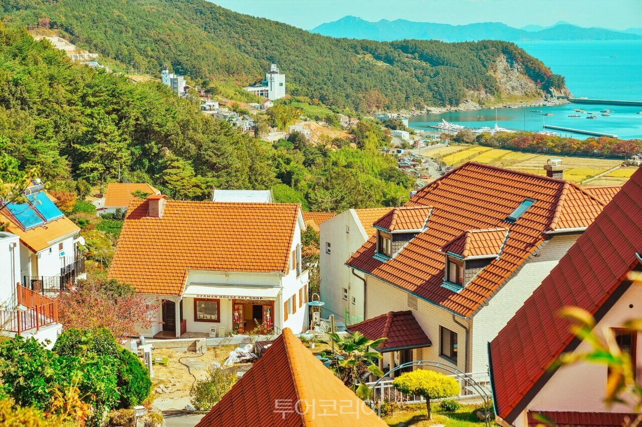 남해 가볼 만한 곳, 푸른 바다와 다랭이 논이 어우러진 휴식