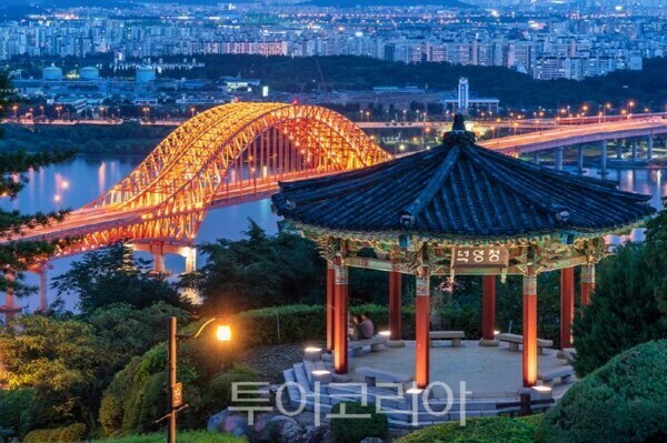 행주산성에서 바라본 한강과 방화대교/투어코리아뉴스 김경남 기자