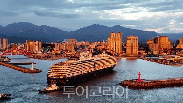 속초항 입항하는 웨스테르담호/사진=속초시