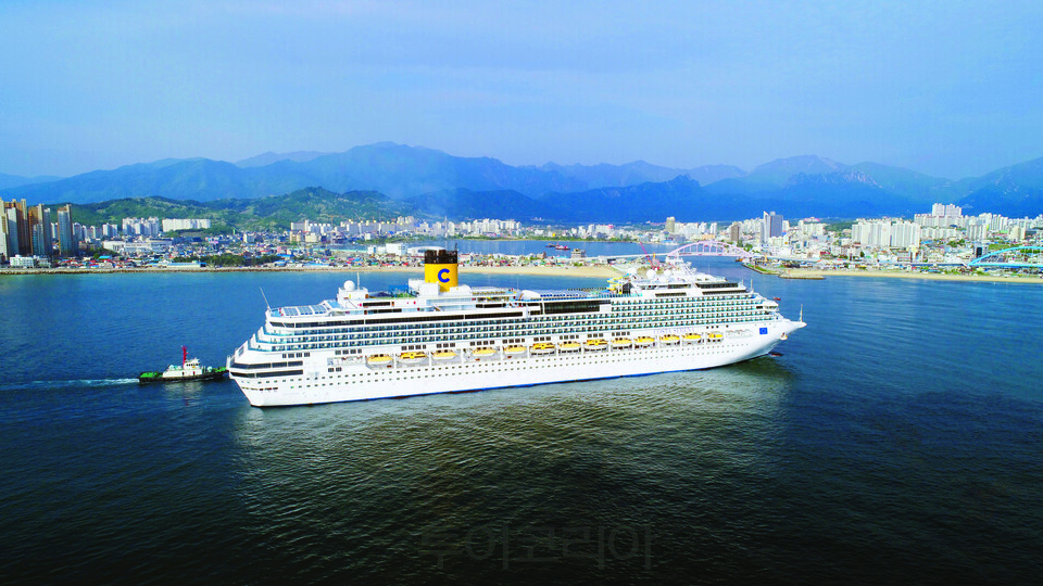 속초항 입항하는 코스타세레나호/사진=속초시