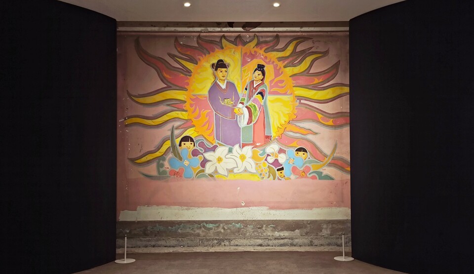 60년 만에 세상에 모습을 드러낸 앙드레 부통 신부의 벽화