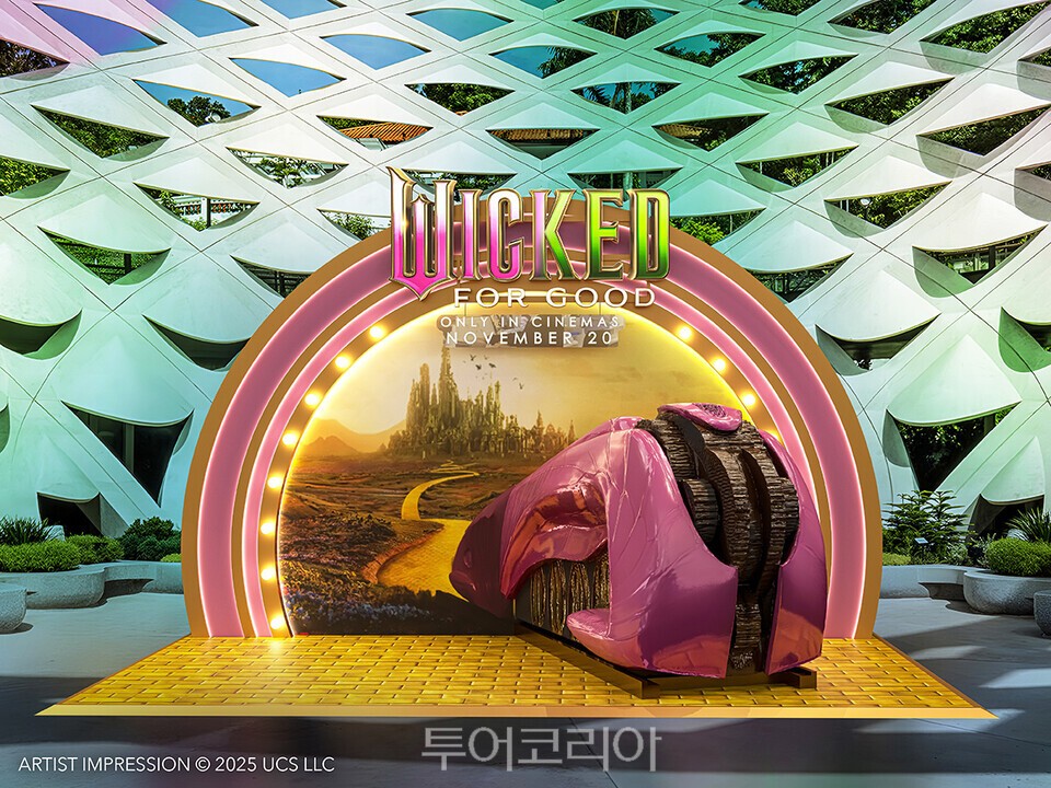 센토사 섬에서 진행되는 영화 위키드 포 굿(Wicked For Good) 테마의 오즈의 세계/사진-싱가포르관광청