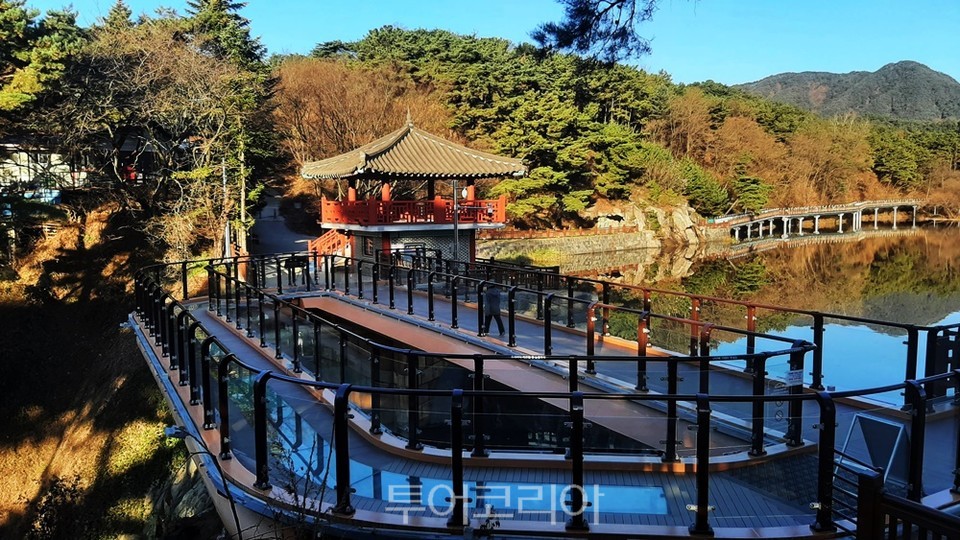 의림지 용추폭포 유리전망대/사진-투어코리아