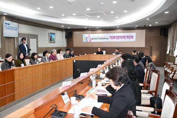 박형덕 동두처니장 지역사회보장 대표협의체 회의 진행 모습(사진제공=박형덕페이스북)