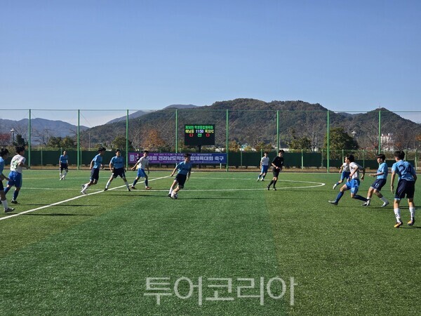 벌교생태공원축구장에서 '제50회 전라남도학생종합체육대회' 축구 경기가 진행되고 있다. /사진-전남도교육청