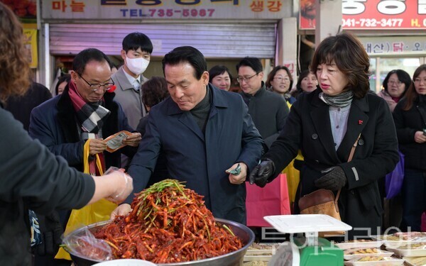 논산시, 전통시장 장보기 행사 '성황' - 뉴스 썸네일 이미지