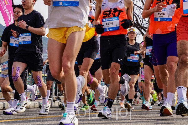 무주반딧불 하프마라톤대회에서 출발하는 선수들 / 사진_투어코리아 유지훈 기자