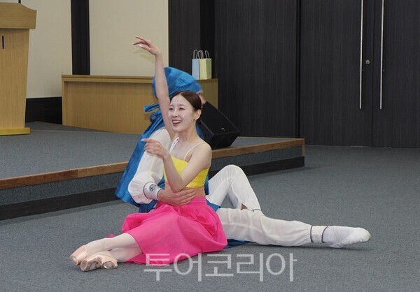 인천시티발레단(Incheon City Ballet)이 발레 ‘춘향’ 파드되(2인무)를 선보이고 있다. 2026.05.07. / 투어코리아 이창호 기자
