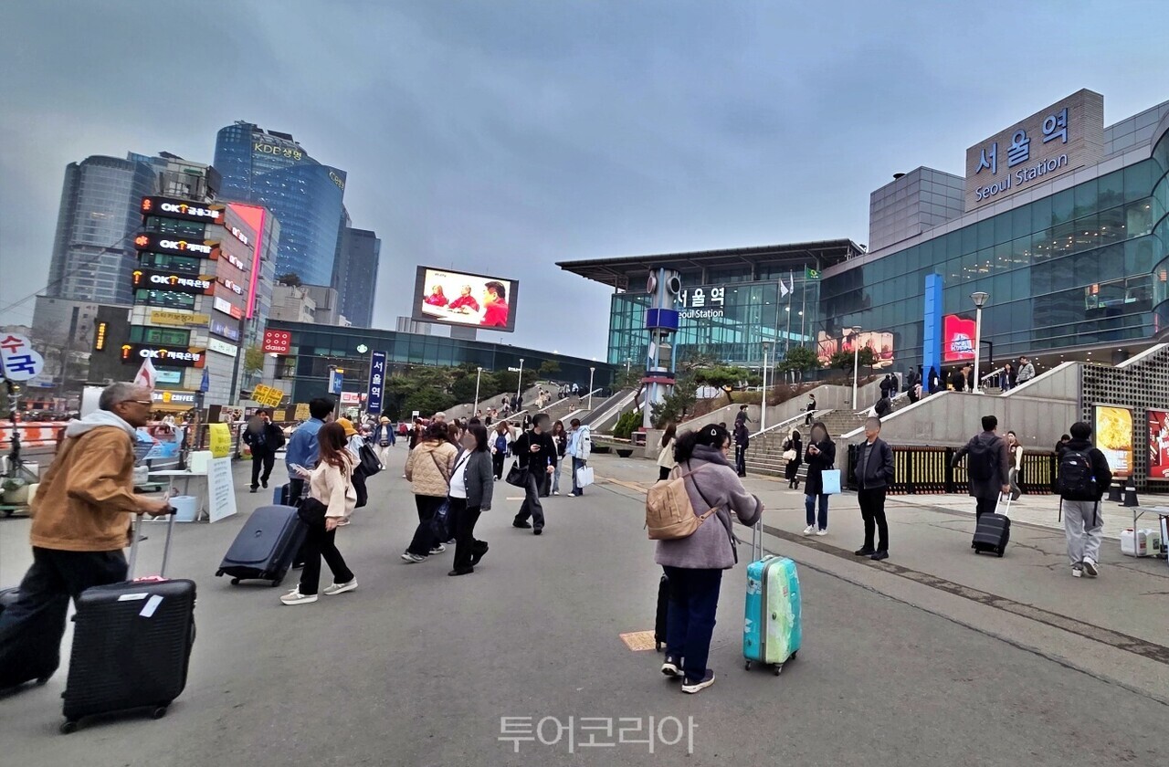 외국인 처음 와도 헤매지 않게...한국 교통정보 4개 언어로 한눈에 - 뉴스 썸네일 이미지
