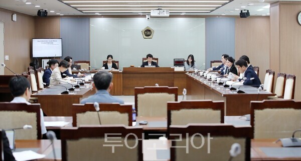 충남도의회, 충남신용보증재단 이사장 후보 '현미경 검증'...14일 인사청... - 뉴스 썸네일 이미지