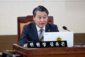 [인터뷰]김유곤 인천시의회 산경위원장 “미래산업 기반과 생활경제 회복이 중요”
