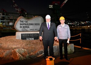 미국 상무부 크루츠 부차관보, HJ중공업 영도조선소 방문… 한미 간 조선업 협력 ‘청신호’